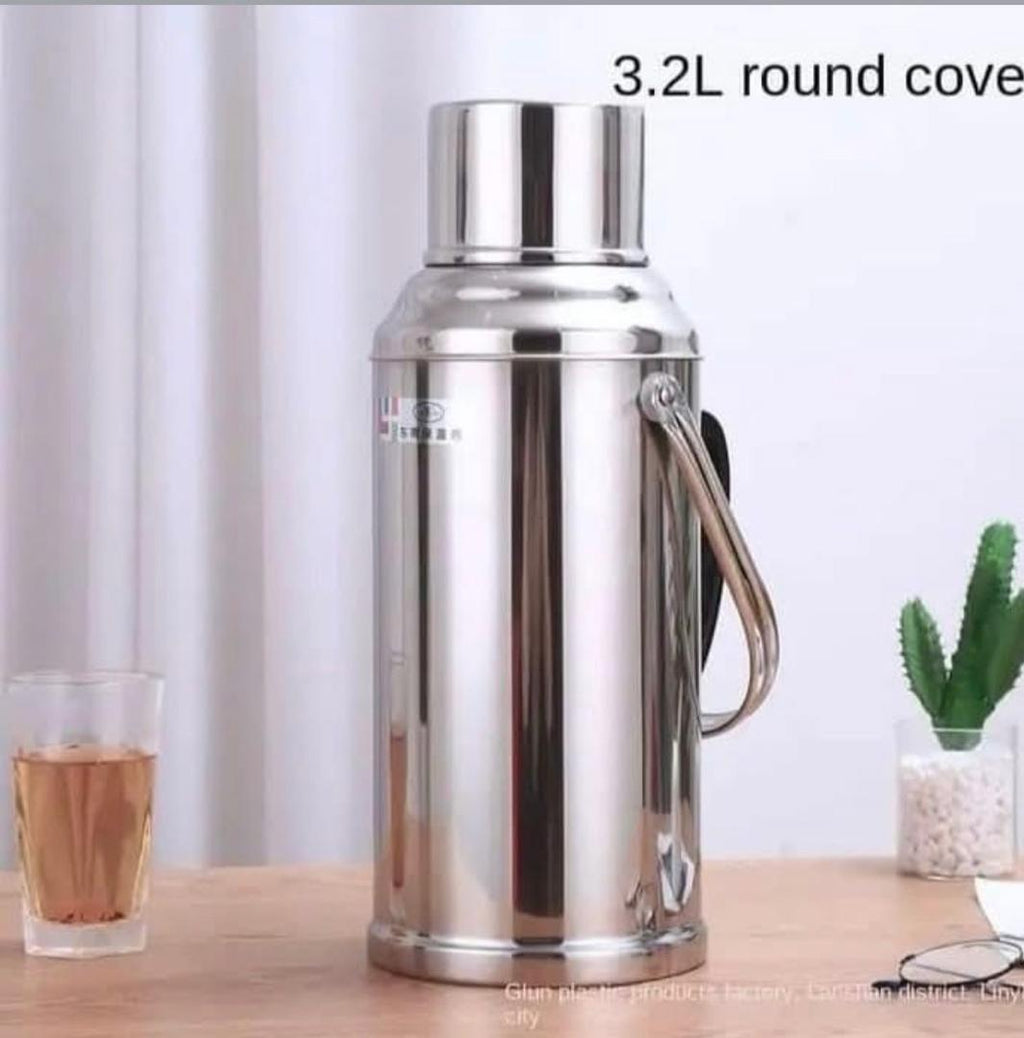 Prix : promo 9000f au lieu 18000f. c'est le moment d'en profiter commande vite pour réserver la vôtre. Thermos qui permet de garder de l'eau chaude pendant 2 à 3 jours. Description : mesure 3,2 litres, acier inoxydable, garde de l'eau pendant 3 jours.