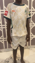 Maillot pro Max de la côte d'Ivoire pour enfants et le logo de la can. Toutes les tailles sont disponibles.