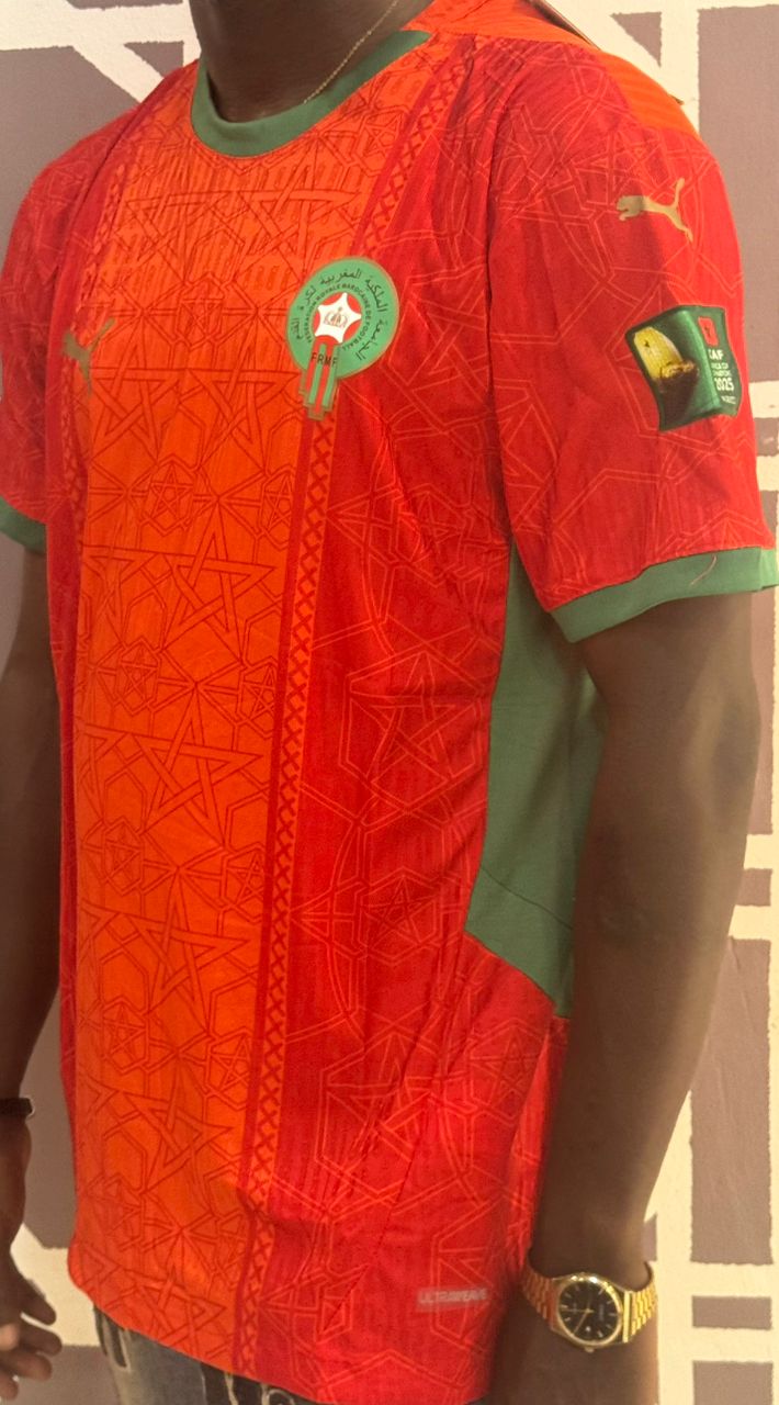 Maillot pro Max de Maroc avec le logo de la can. Toutes les tailles sont disponibles.
