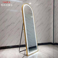 Prix : 34000f au lieu de 68000f .   Formez votre espace avec ce magnifique miroir arqué à LED, emprunte, alliant design contemporain et praticite. Parfait pour une chambre où un salon, il offre un éclairage doux et uniforme grâce à sa bordure lumineux.
