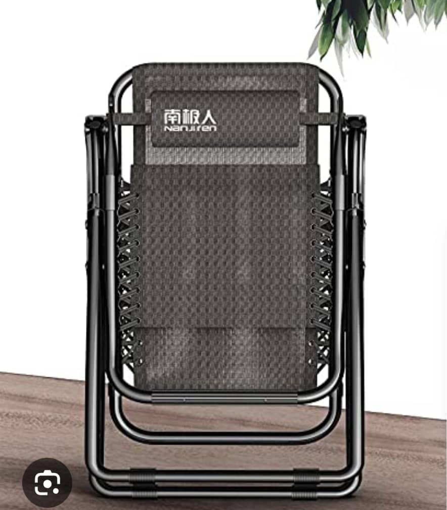 Chaise relaxe pliable, ideal pour se reposer à la maison, au Bureau ou sur la terrasse et orthopédique. Dossier inclinable, accoudoirs solides, support téléphone, facile à plier et ranger.