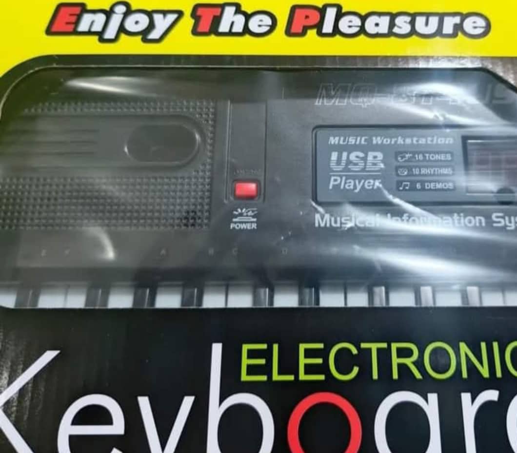 Piano apprentissage pour enfants et grande personne, ça prend clé USB, 61 touches et micro