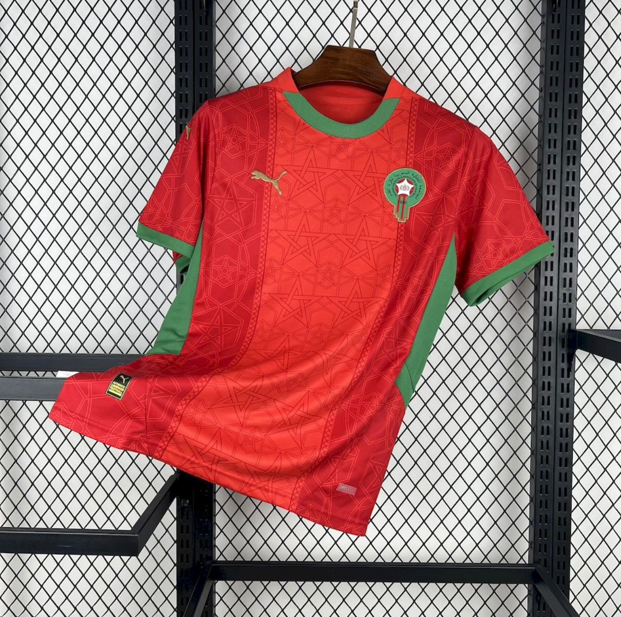 Maillot pro Max de Maroc avec le logo de la can. Toutes les tailles sont disponibles.